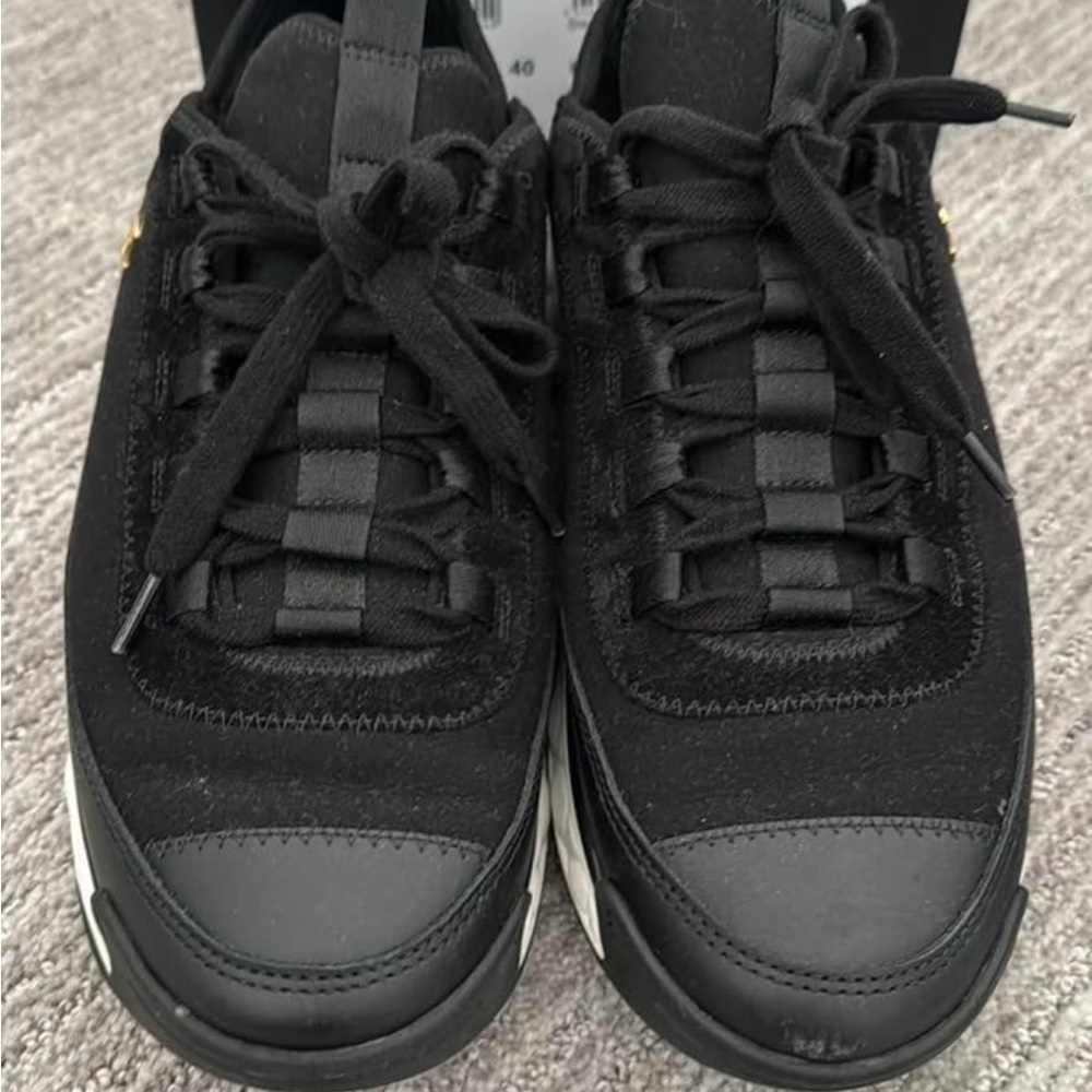 CHANEL Black and White Sneakers with Cushioned Midsole and Textured Upper - Picture 4 of 7